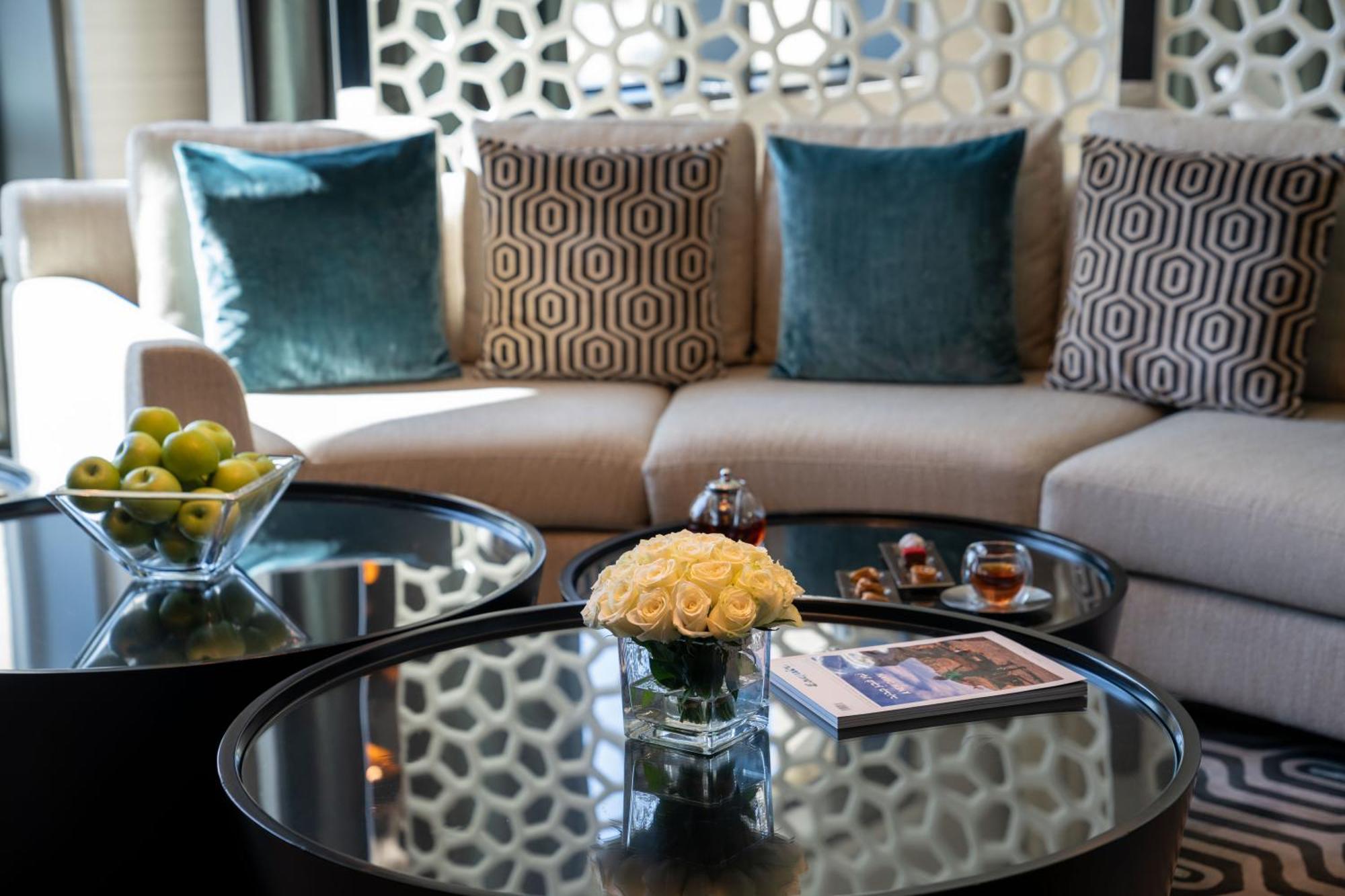 แฟร์มอนต์ ริยาด Hotel ริยาดห์ ภายนอก รูปภาพ A living room at the Ritz-Carlton, DIFC