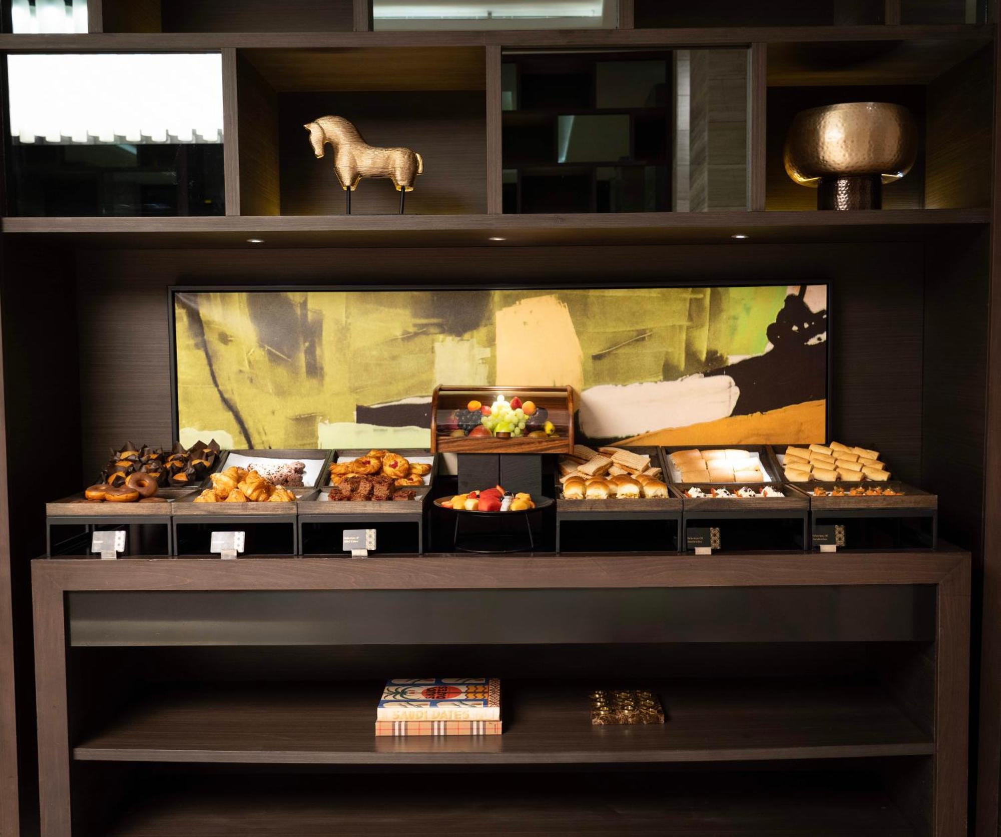แฟร์มอนต์ ริยาด Hotel ริยาดห์ ภายนอก รูปภาพ A display of chocolates at the hotel